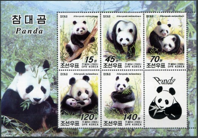 КНДР. 2005. Большая панда (Ailuropoda melanoleuca) (Малый лист. MNH OG)