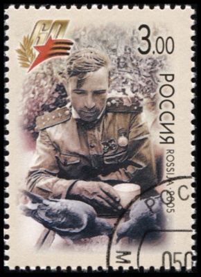 Россия. 2005. В перерыве между боями. Калининский фронт. 1943 г. (Почтовая марка. CTO Гашеная)