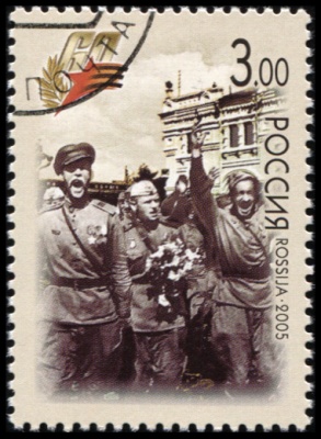 Россия. 2005. Встреча победителей в Москве. 1945 г. (солдаты с цветами) (П. марка. CTO Гашеная)