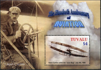 Тувалу. 2003. Гленн Кертисс на биплане  „June Bug“ (1908) (Блок. MNH OG)