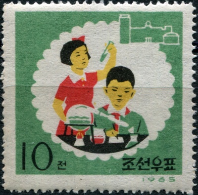 КНДР. 1965. Внеклассное обучение детей (Почтовая марка. MNH OG)