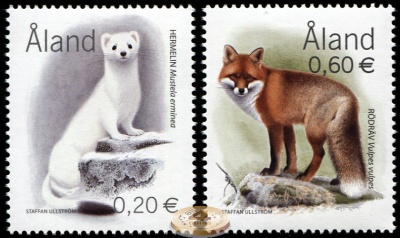 Аландские острова. 2004. Горностай и рыжая лиса (Серия. MNH OG)