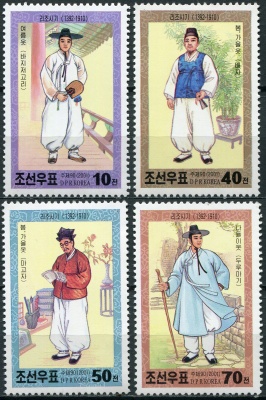 КНДР. 2001. Мужские костюмы времен династии Ри (Серия Почтовых марок. MNH OG)