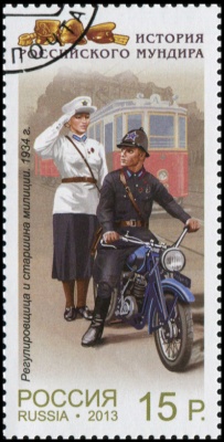 Россия. 2013. Регулировщица и старшина милиции. 1934 г. (Почтовая марка. CTO Гашеная)