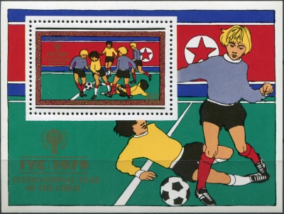 КНДР. 1979. Международный год ребенка. Футбол (Почтовый блок. MNH OG)