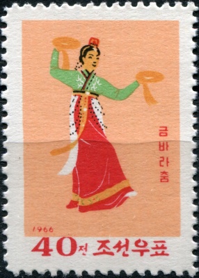 КНДР. 1966. Корейские танцы. Танец с золотыми тарелками (Почтовая марка. MNH)