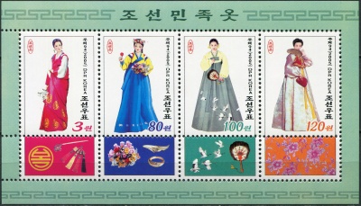 КНДР. 2005. Национальные костюмы (Блок. MNH OG)
